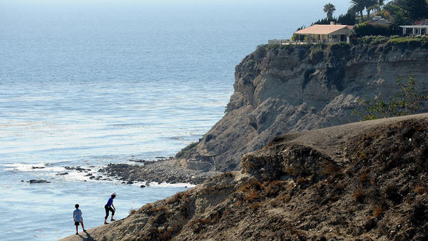 A file photo shows the coast of Palos Verdes Estates. (Allen J. Schaben / Los Angeles Times)
