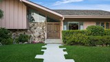 Another view of the front of the "Brady Bunch" home. (Credit: Anthony Barcelo)