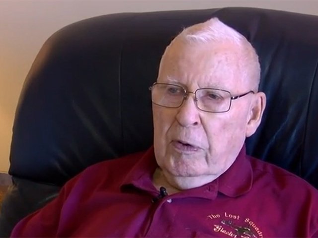 Robert Blocksom, 87, talks about job hunting on Aug. 28, 2018. (Credit: WEWS via CNN)