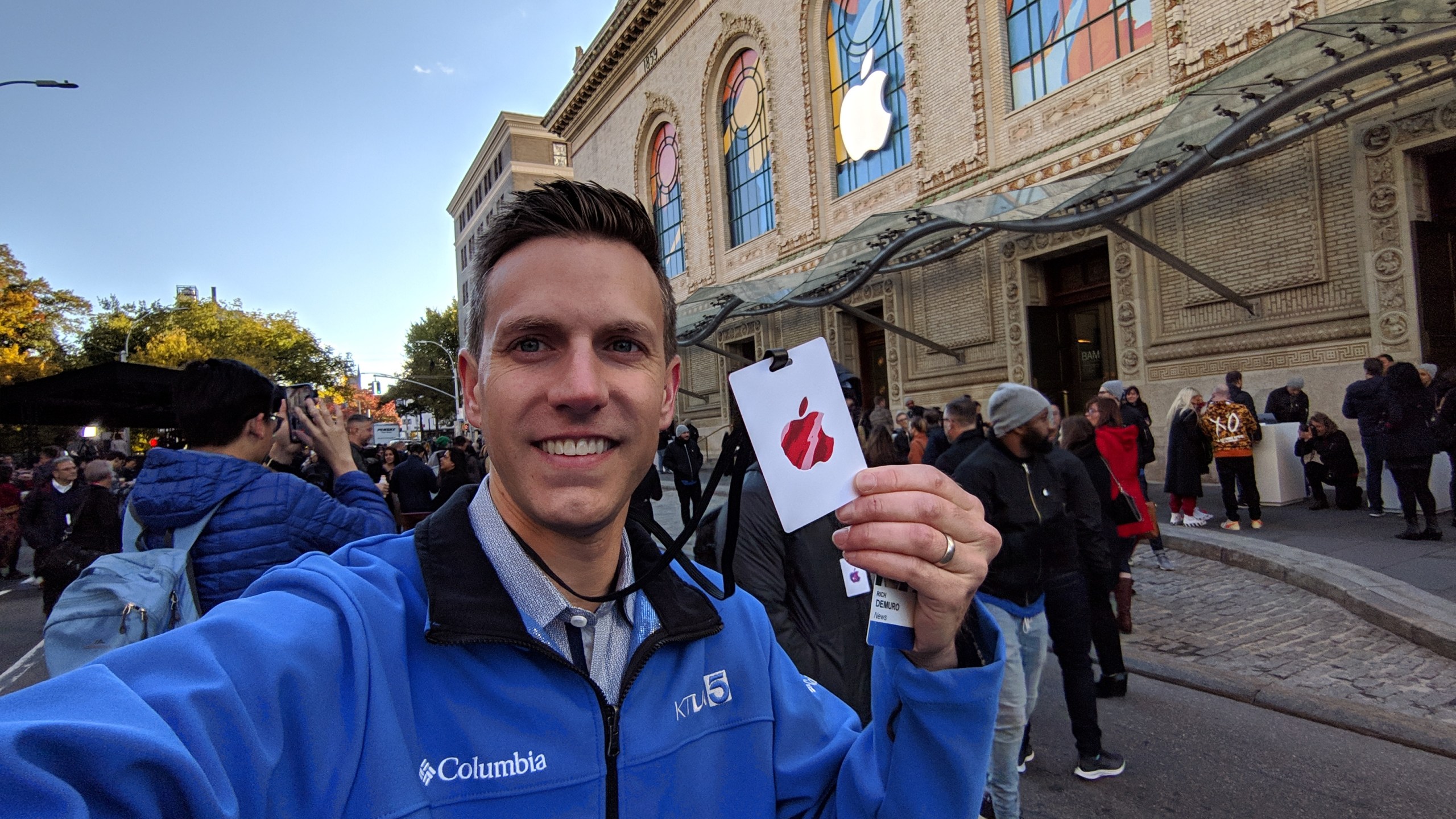 ktla tech reporter rich demuro holds apple badge at ipad event in brooklyn new york