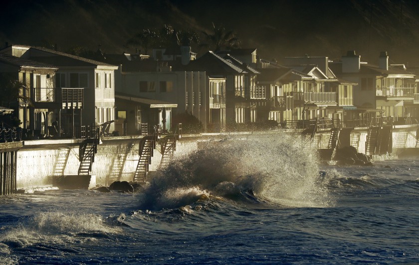 High surf pummels homes along Faria Beach in Ventura County. (Credit: Al Seib / Los Angeles Times)