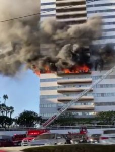 A fire erupted at Barrington Plaza on Jan. 29, 2020. (Credit: Adam Stillman) 