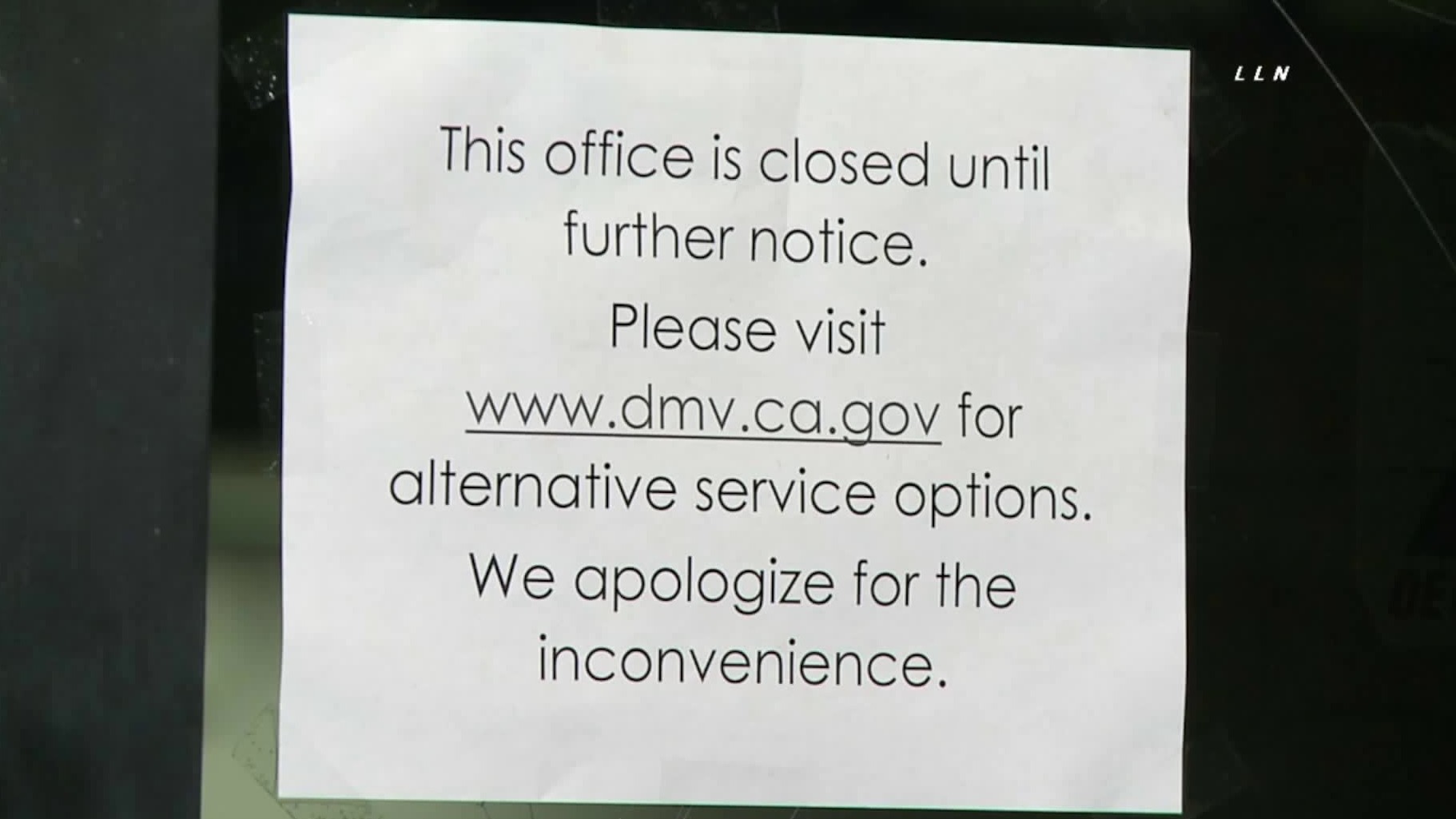 A sign outside a DMV in Fullerton announces the closure of the office on March 27, 2020. (LLN)