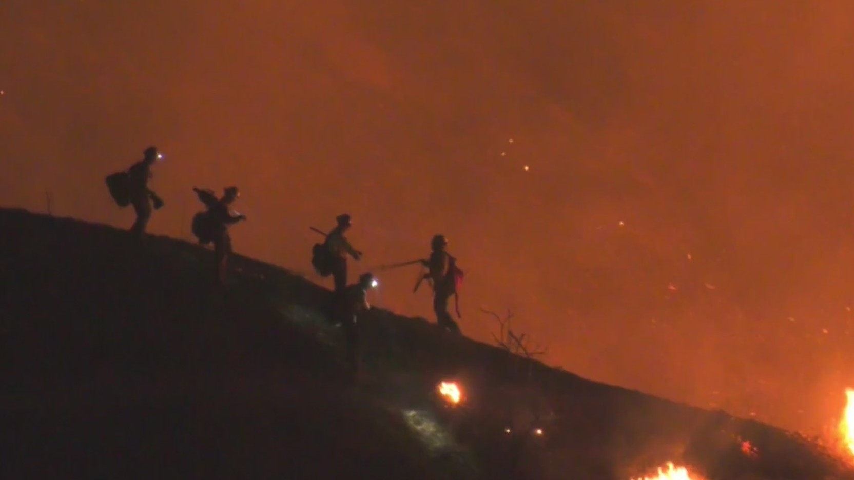 Crews battle a brush fire that sparked in Redlands on Oct. 14, 2020. (Nightowl Reporter)
