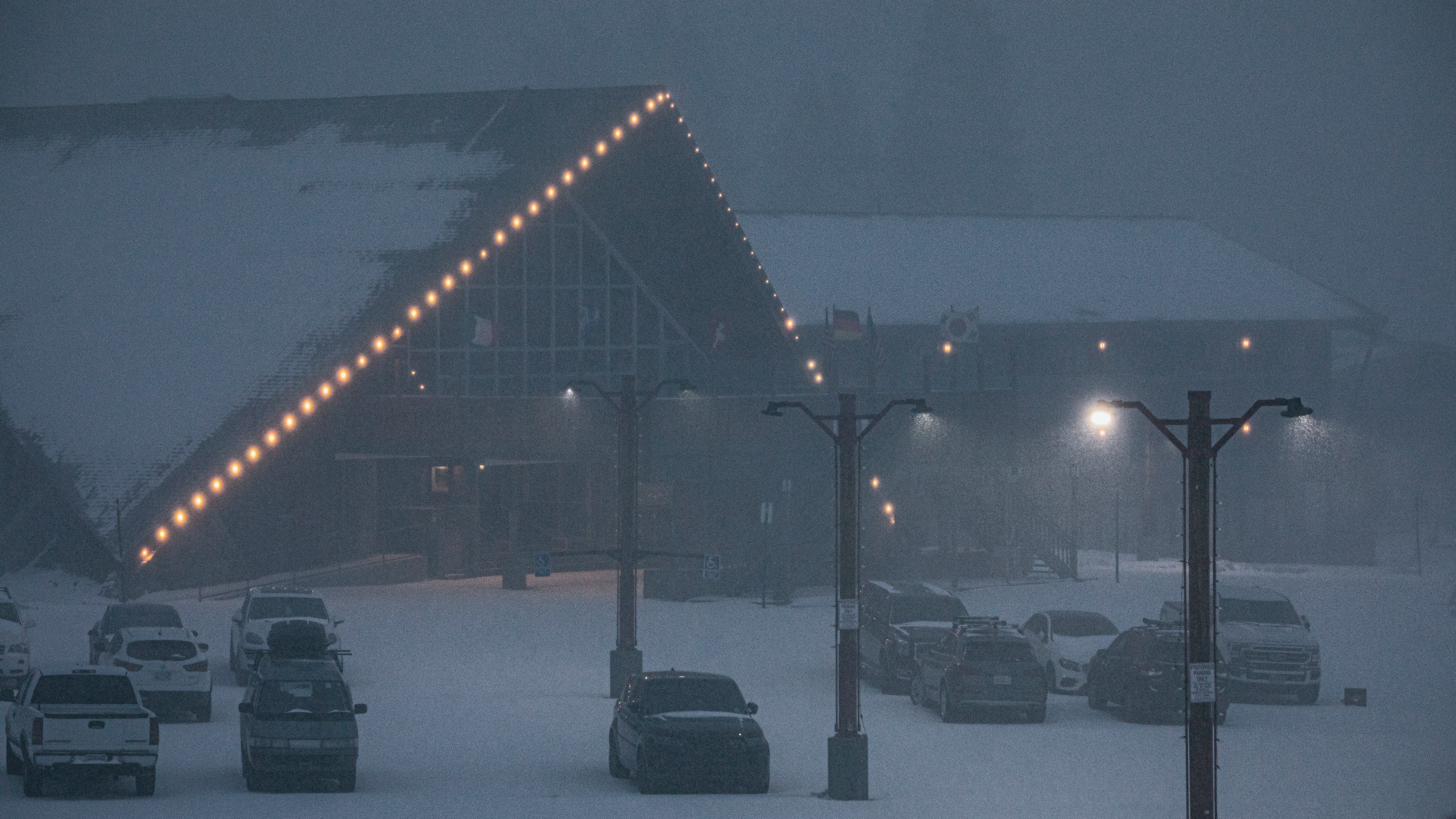 Snow falls in Mammoth Mountain on Nov. 18, 2020.(Peter Morning / MMSA)