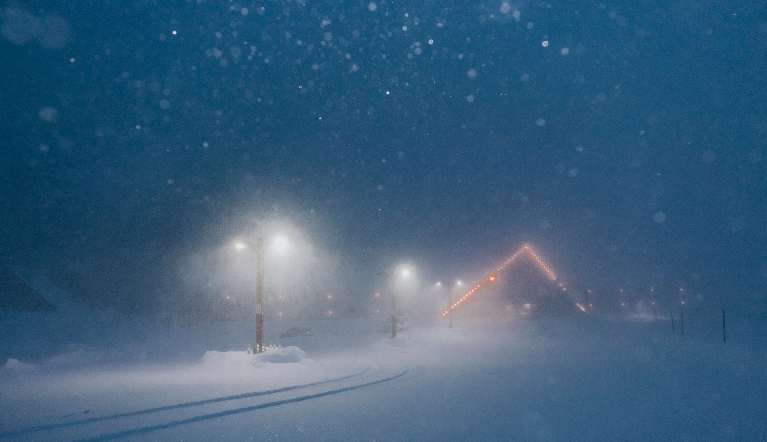 Snow falls on Mammoth on Jan. 27, 2021. (Peter Morning / MMSA)