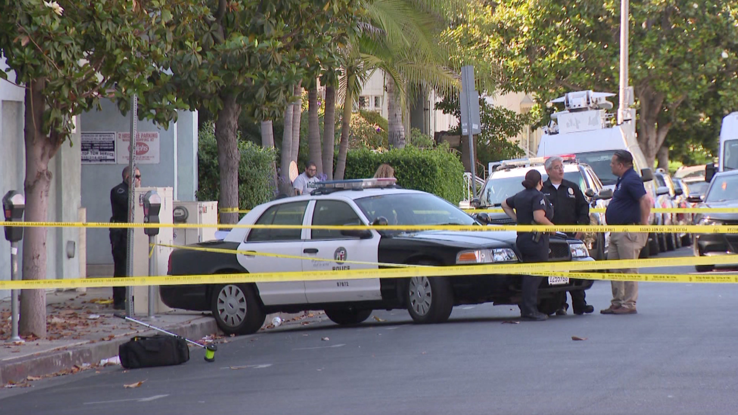 Police respond to investigate a shooting outside a Ralphs in the Mid-Wilshire neighborhood of Los Angeles on June 23, 2021. (KTLA)