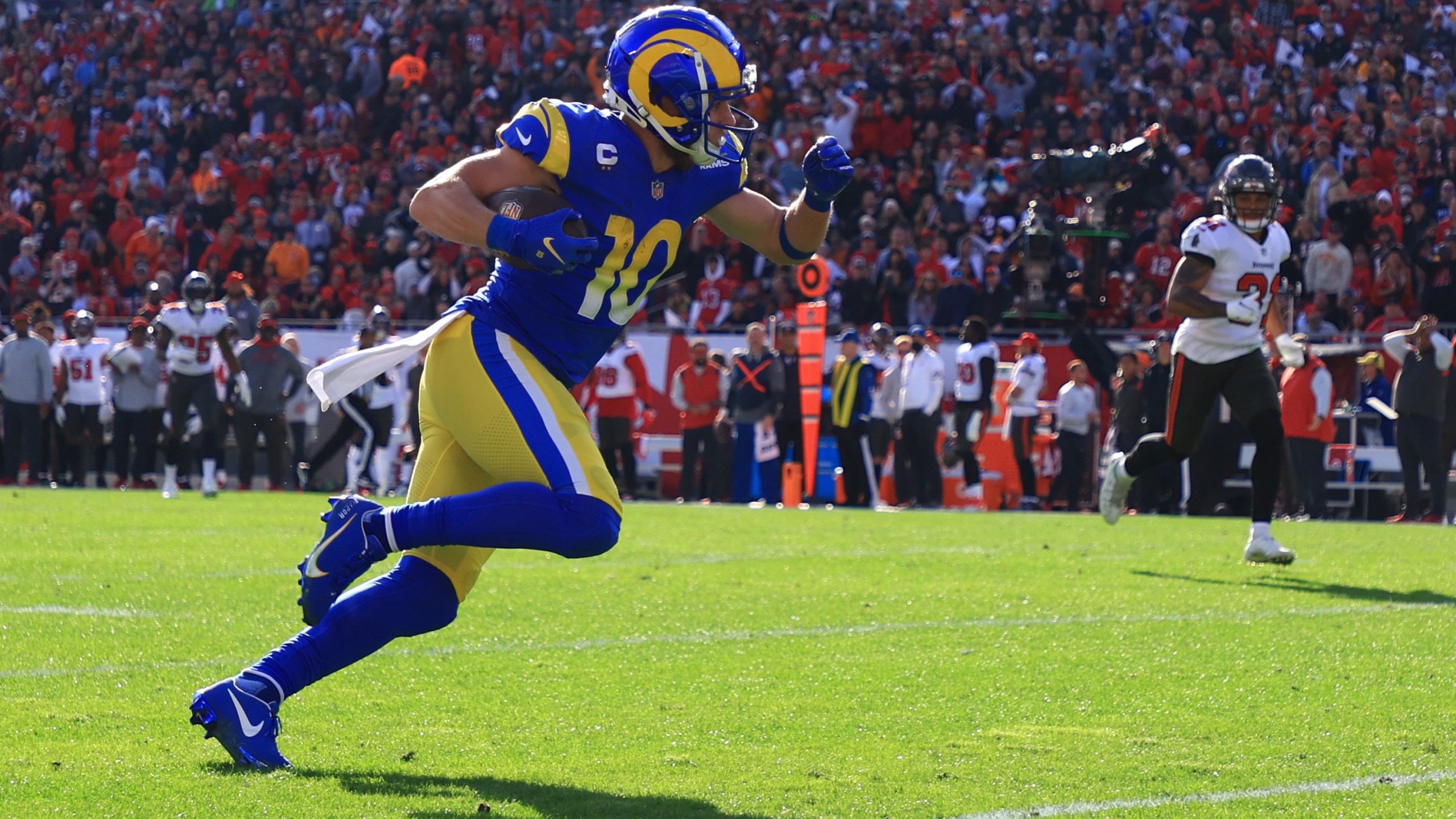Cooper Kupp of the Los Angeles Rams runs with the ball for a touchdown in the second quarter of the game against the Tampa Bay Buccaneers in the NFC Divisional Playoff game at Raymond James Stadium on Jan. 23, 2022, in Tampa, Florida. (Mike Ehrmann/Getty Images)