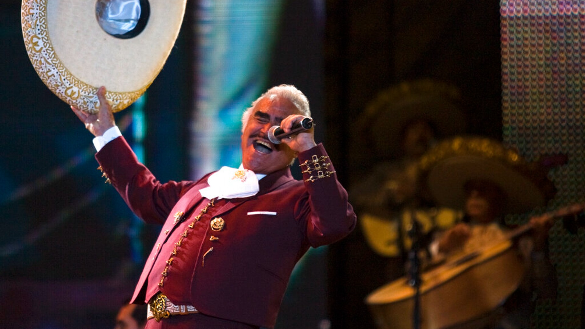 Vicente Fernández performs at a free concert in Mexico City in 2009. (AP/Claudio Cruz)