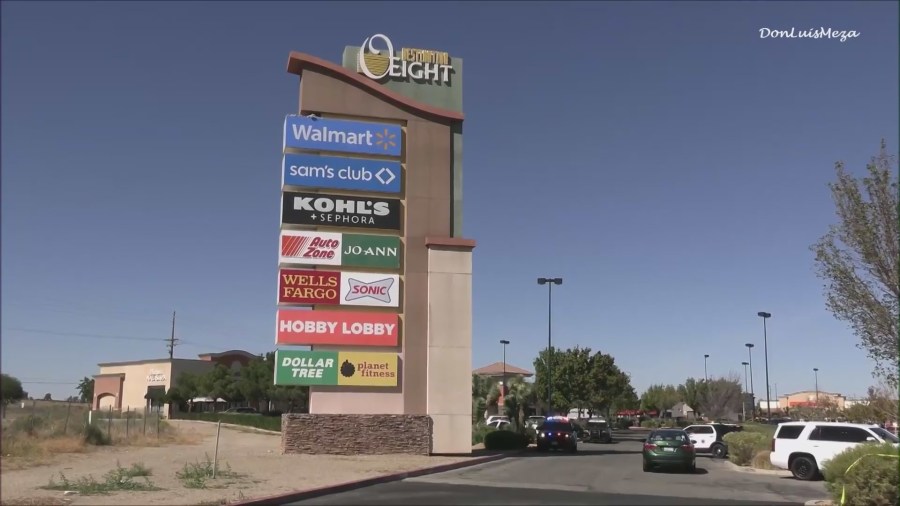 Palmdale shopping center parking lot where Ken and McKenna Evans were fatally stabbed on Oct. 27, 2022. (KTLA)