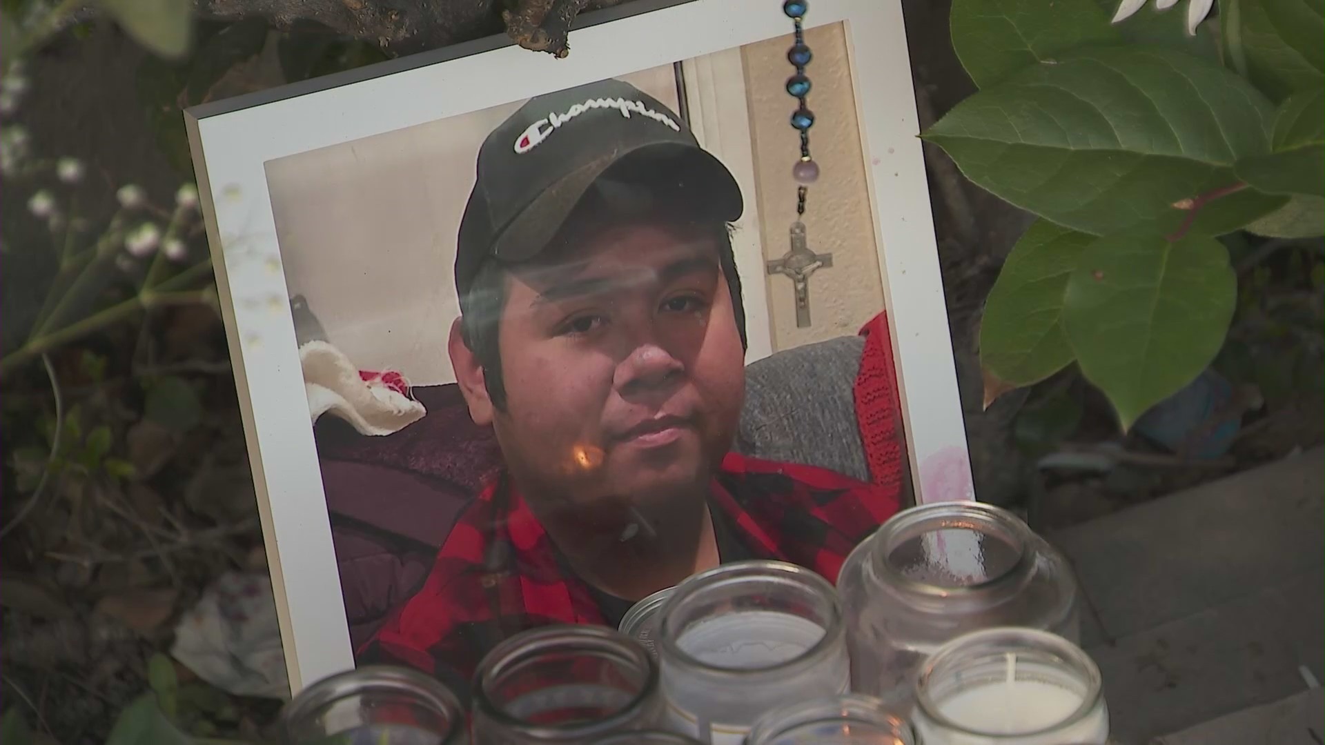 Loved ones mourn Xavier Chavarin in an El Sereno memorial on March 7, 2023. (KTLA)