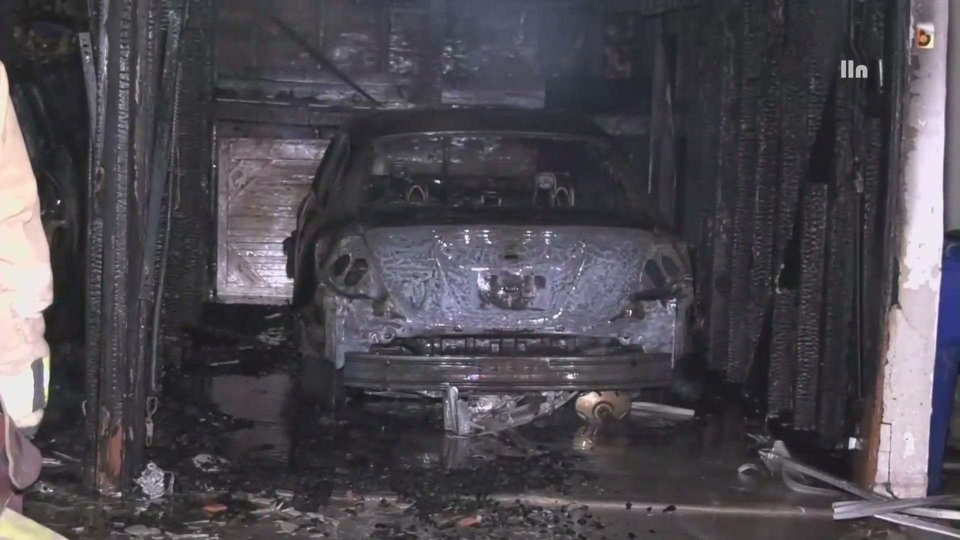Multiple families were forced to evacuate their homes after an intense fire ripped through a parking garage and destroyed two vehicles in the Fairfax District of Los Angeles, California on June 10, 2023. (LLN)