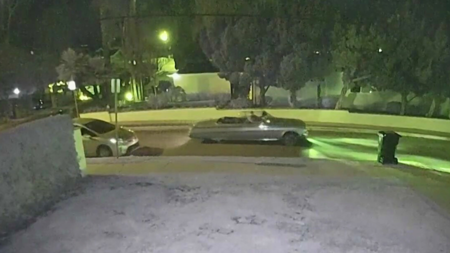Video captured the moment two thieves stole a classic car worth over $100,000 outside a Woodland Hills home on Jan. 11, 2024. (Seth Wayne)