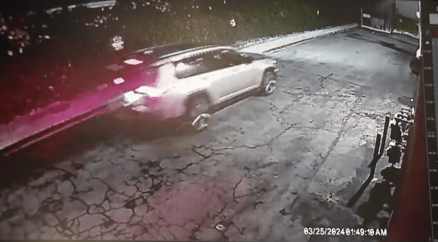 Thief tries to tunnel into SoCal jewelry store