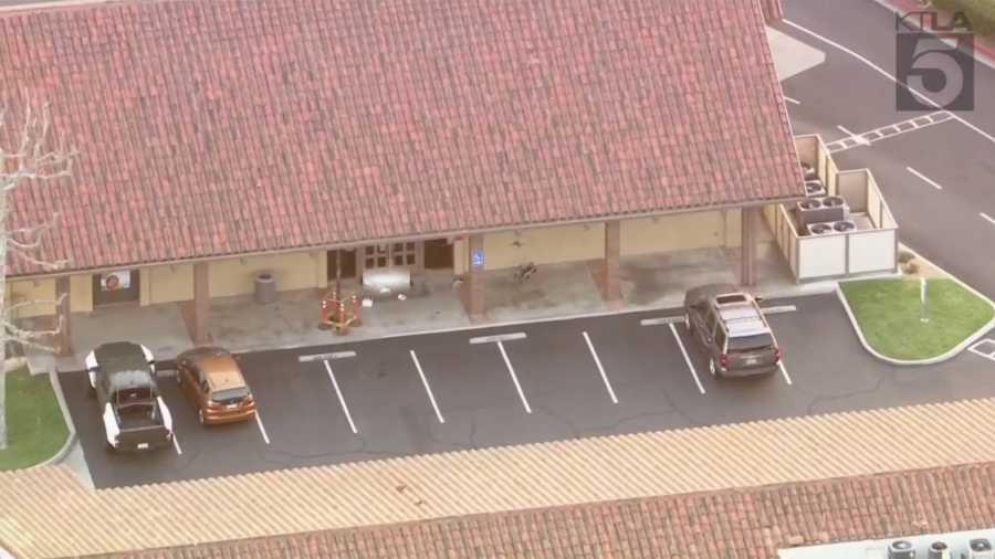 The Wells Fargo bank in Fullerton where a male suspect was killed after a bomb threat prompted an evacuation on March 26, 2024. (KTLA)