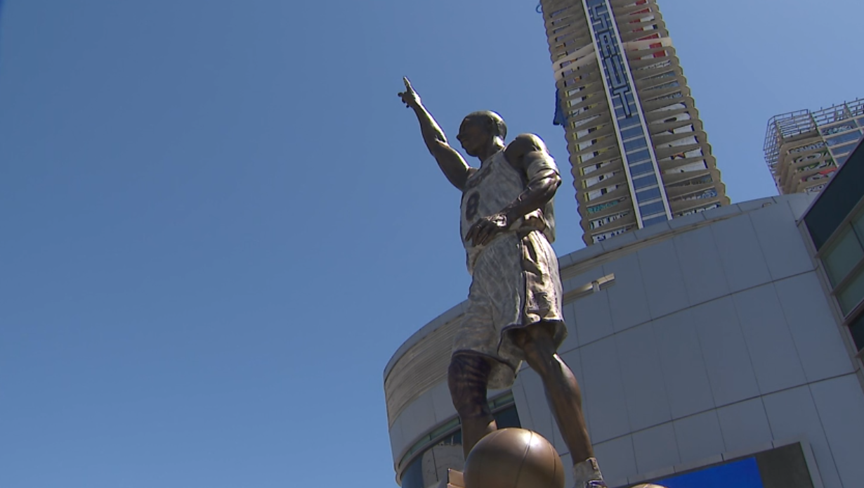 Kobe Bryant statue