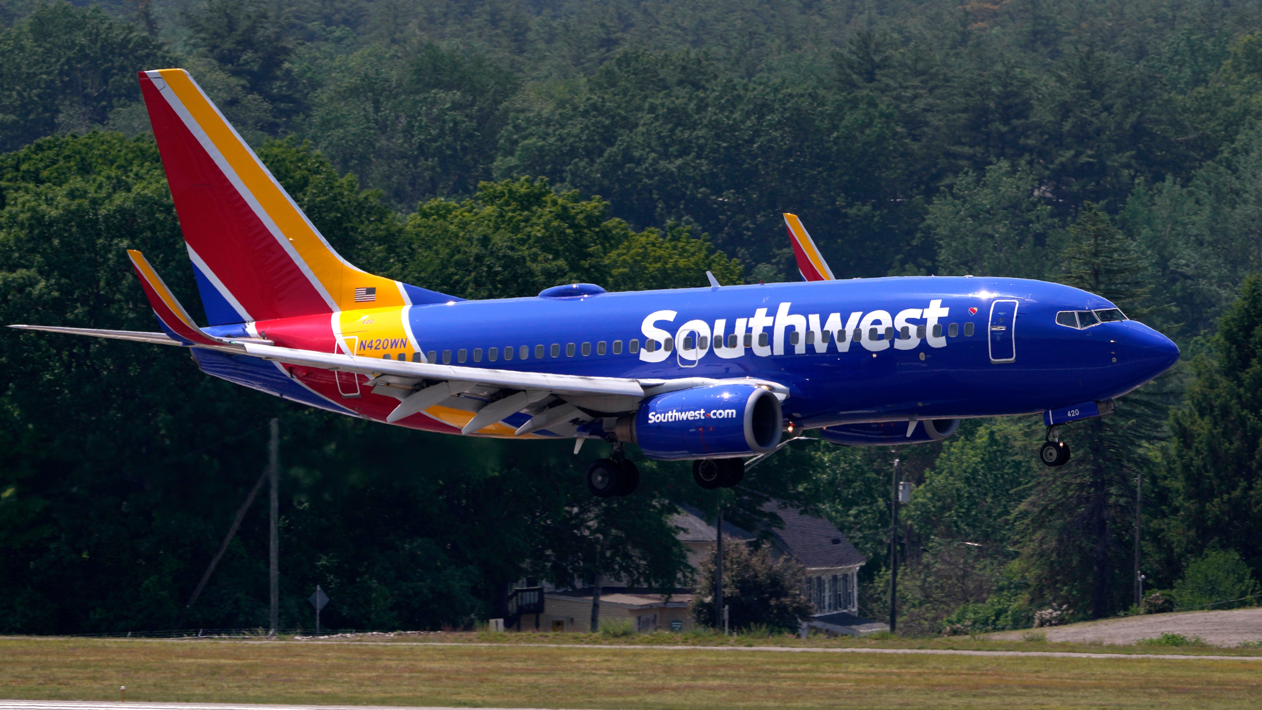 Southwest Airlines Boeing 737 lands at Manchester Boston Regional Airport