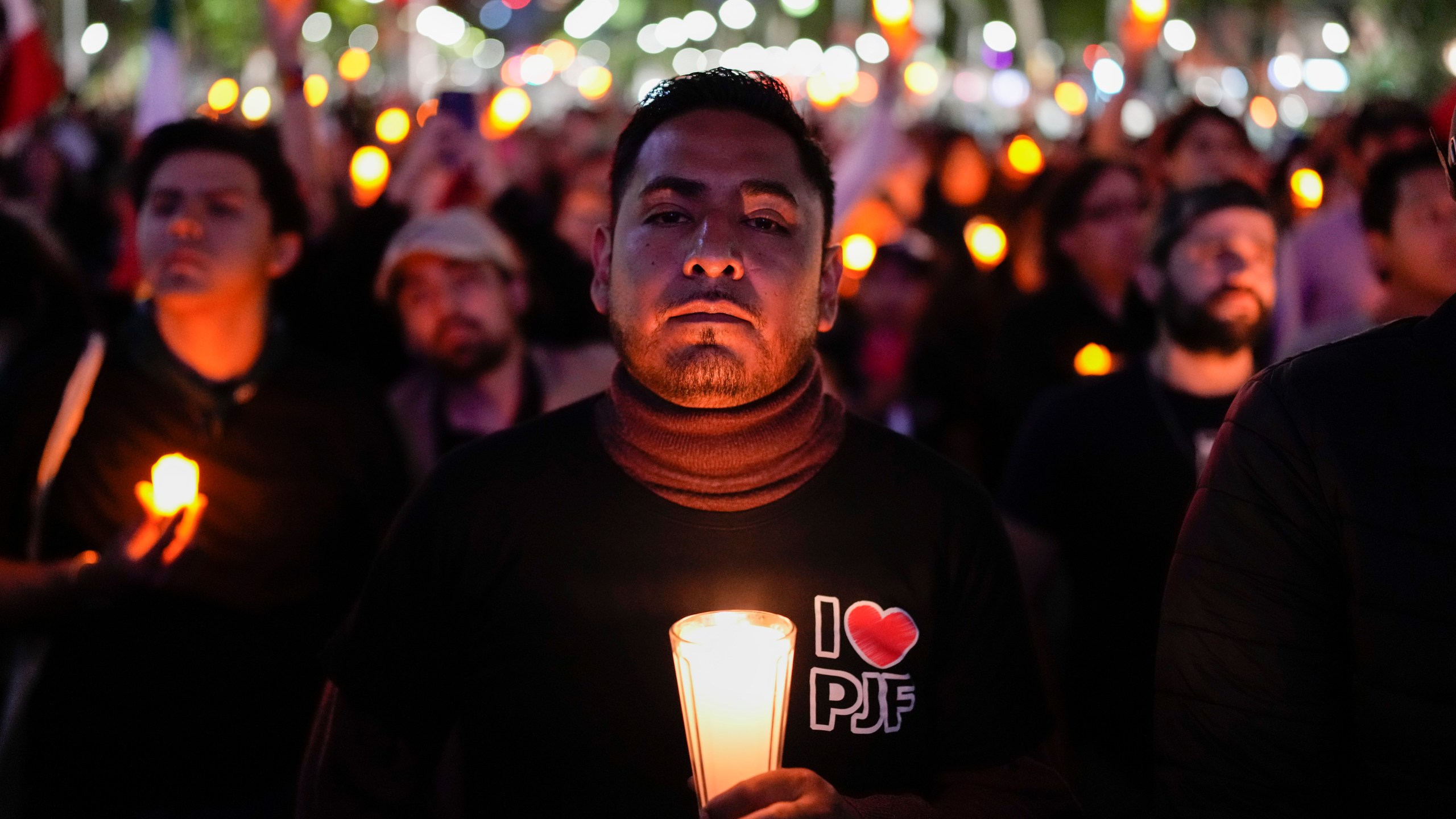 A unionized federal court worker protests against reforms that would make all judges stand for election in Mexico City, Monday, Aug. 26, 2024. (AP Photo/Eduardo Verdugo)