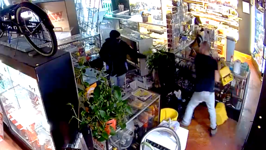 Arleta burglar confronted