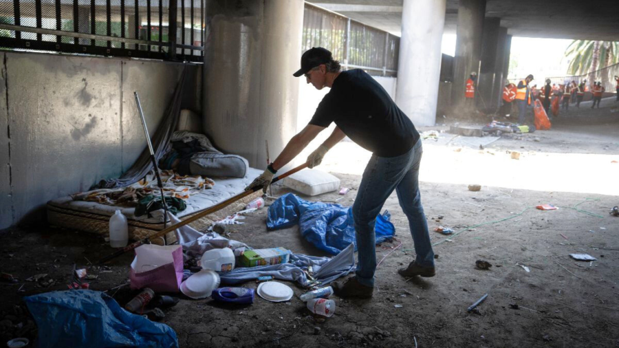 Governor Gavin Newsom helps clear an encampment under the 5 Freeway in Mission Hills in Los Angeles County on August 8, 2024. (California Governor's Office)