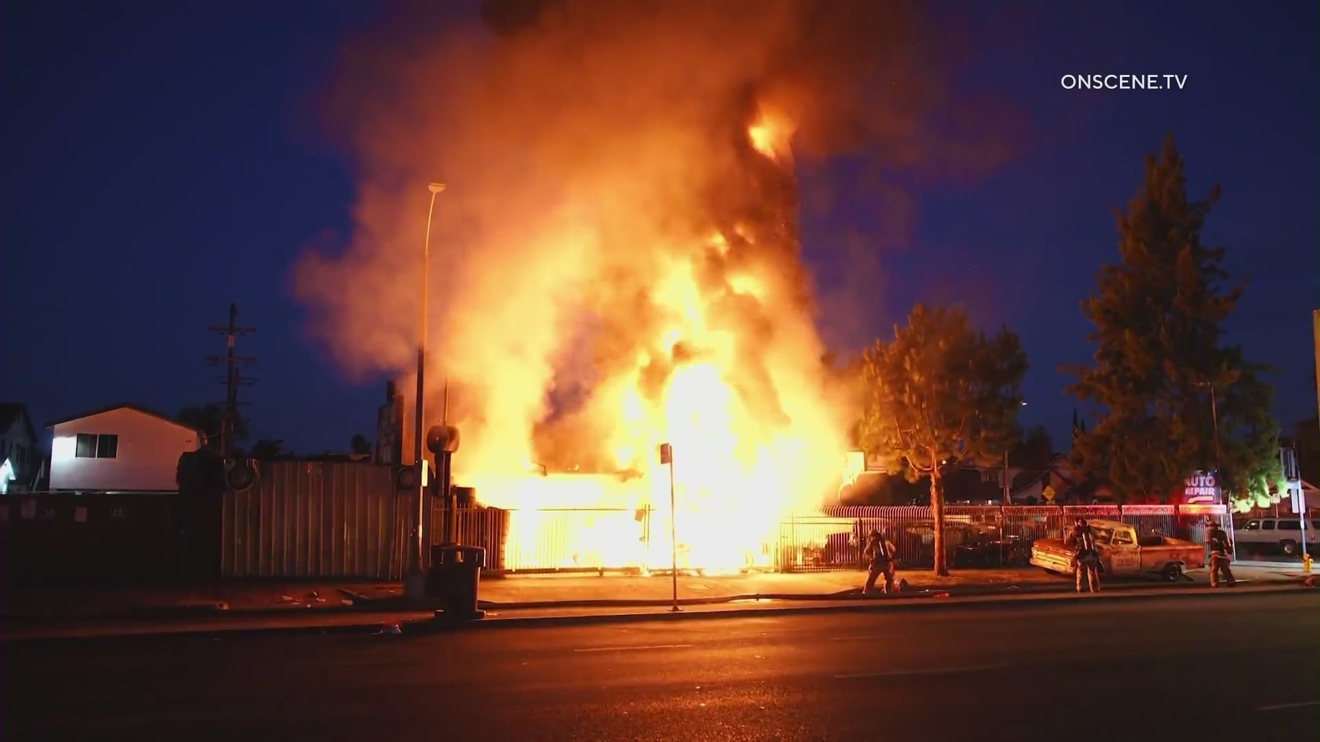 Two arsonists set a tire shop in South Los Angeles on fire on August 2, 2024. (OnScene.TV)
