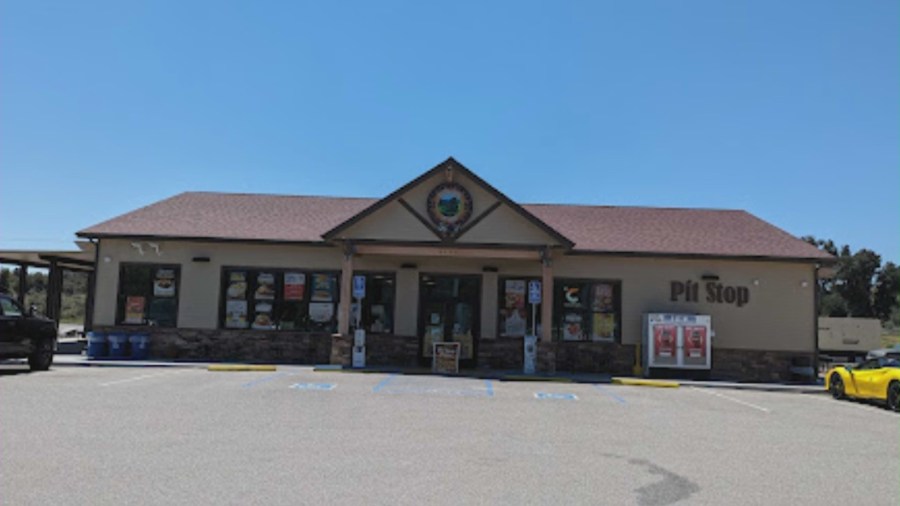 The gas station located on the 63000 block of Highway 74 in Mountain Center where the missing father was last seen. (KTLA)