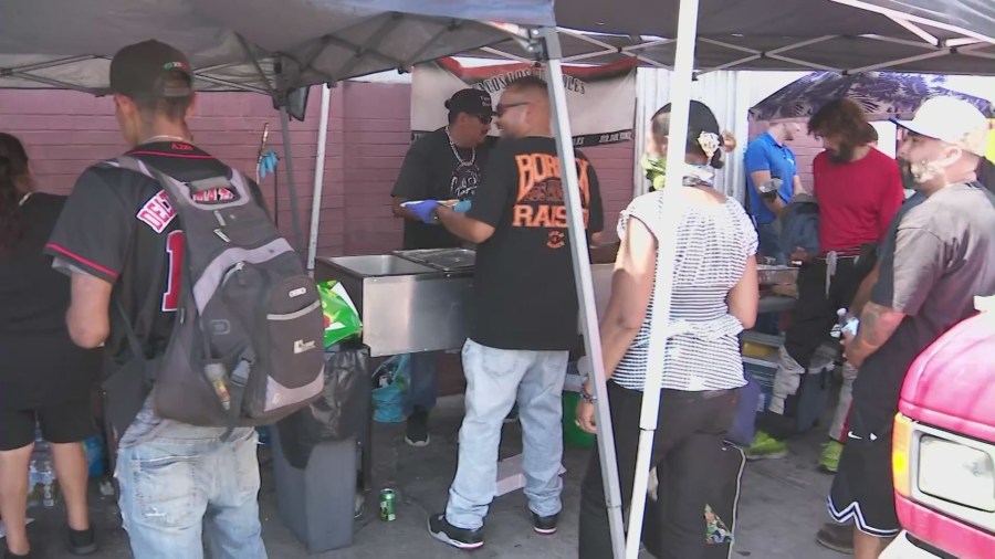 Chris Bailey's crew serves up food to homeless residents in downtown L.A.'s Skid Row. (KTLA)