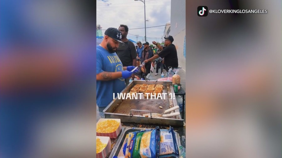 A crew members cooking up a hot meal for Skid Row residents. (@kloverkinglosangeles)