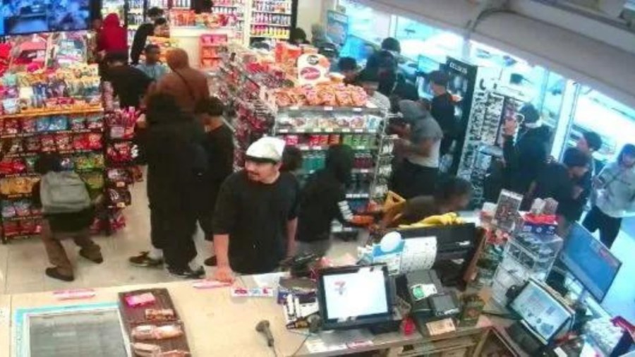 7-Eleven Flash robbery in L.A.