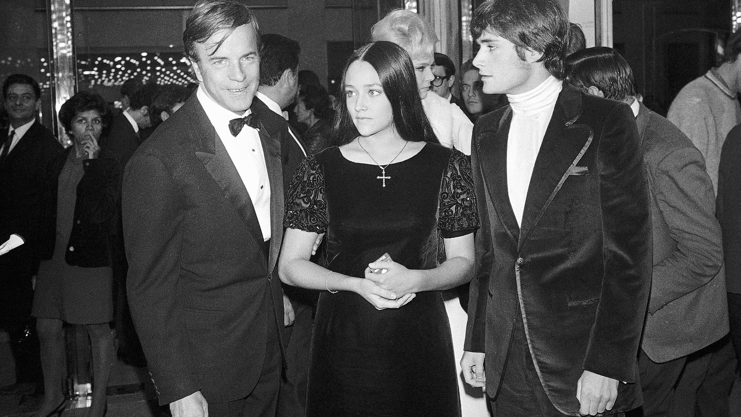 FILE - "Romeo and Juliette" movie director Franco Zeffirelli, left, actors Olivia Hussey, center, and Leonard Whiting are seen after the Parisian premiere of the film in Paris on Sept. 25, 1968. (AP Photo/Eustache Cardenas, File)