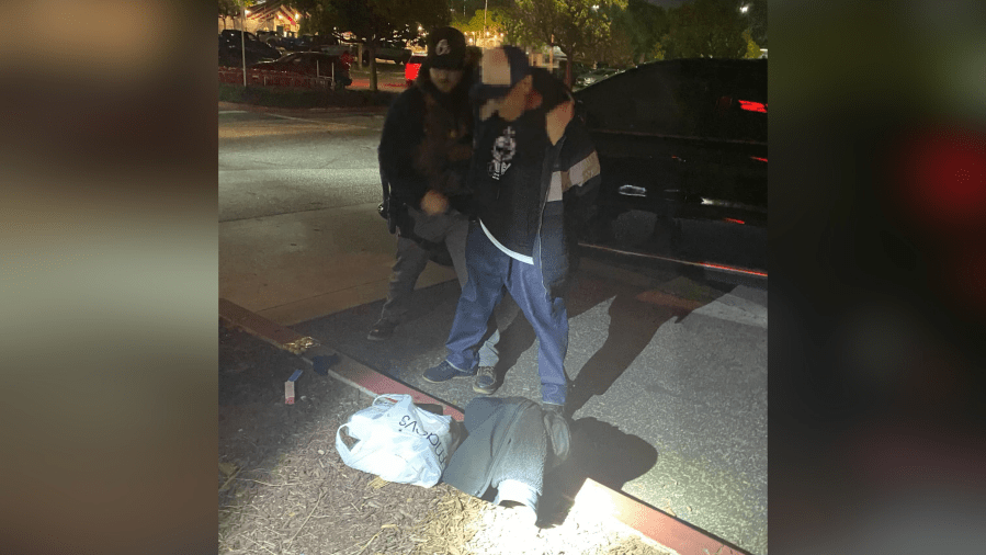 Ventura County shoplift with a cop