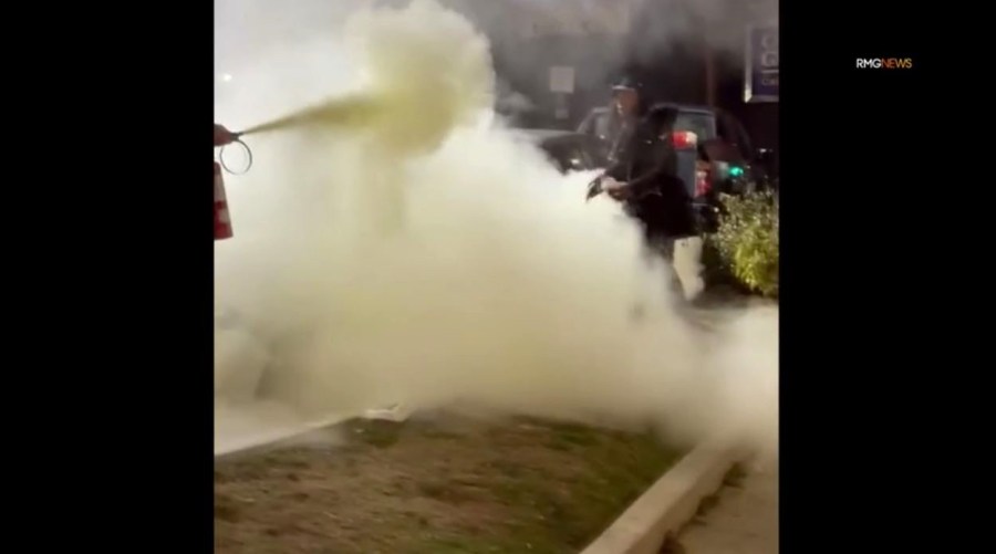 A bystander with a fire extinguisher intervenes as the suspect set fire to a car at a Hollywood gas station on Dec. 27, 2024. (RMG)