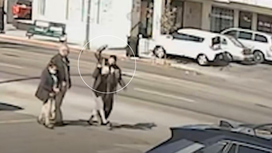Police are searching for a suspect who stabbed a woman while she was walking in East Hollywood on Jan. 18, 2025. (Los Angeles Police Department)