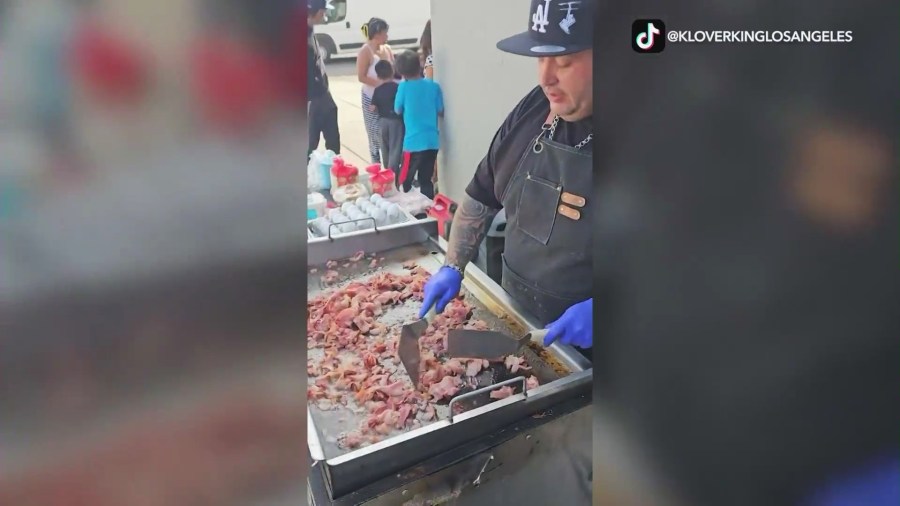 Chris Bailey's crew serves up food to homeless residents in downtown L.A.'s Skid Row. (Chris Bailey)