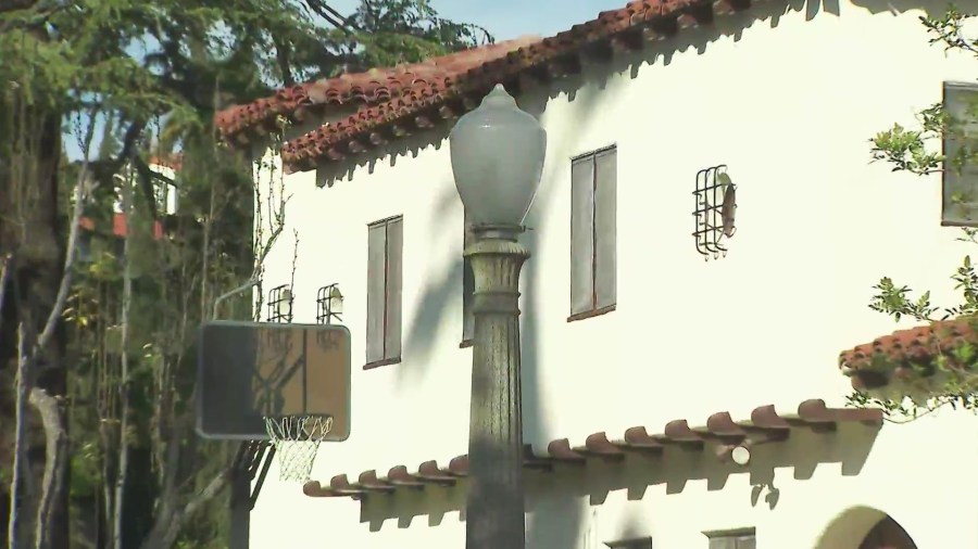 The affected Los Feliz neighborhoods have mostly antique streetlamps. (KTLA)