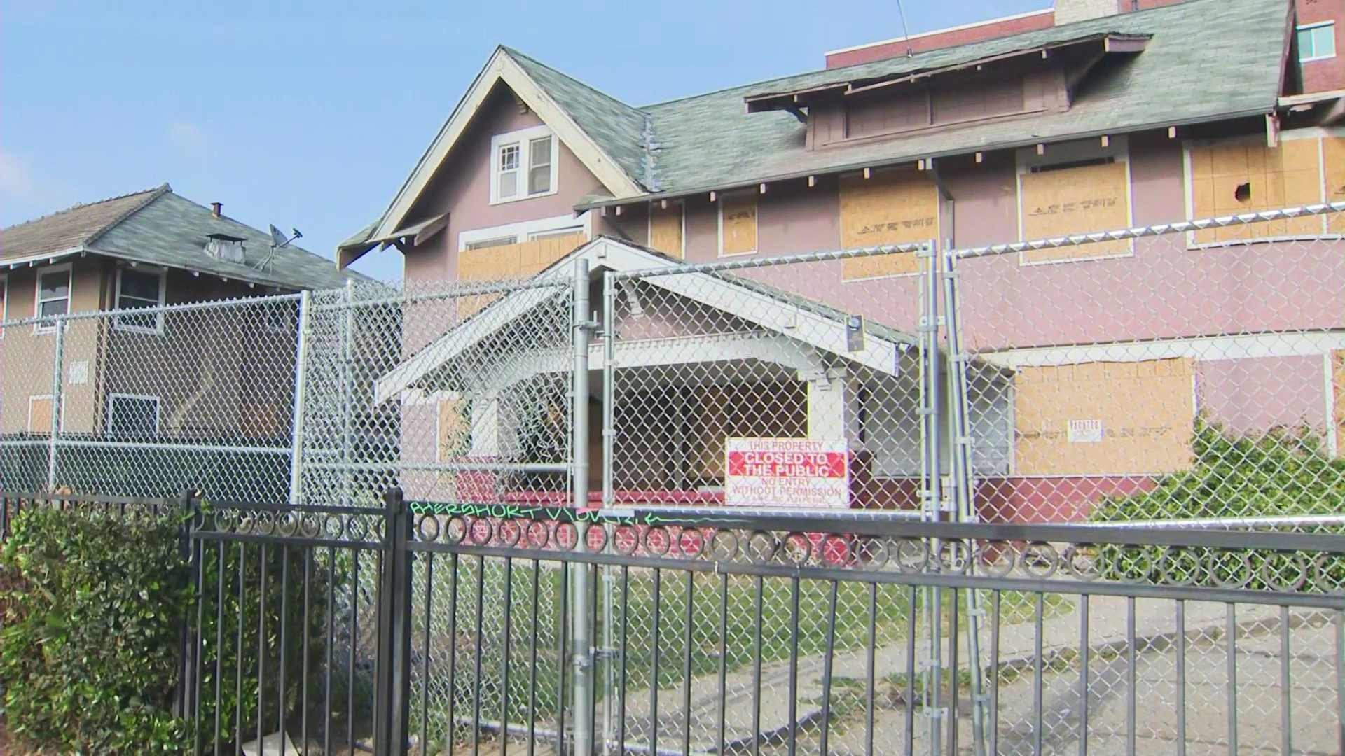 One of two vacant buildings on Wilton Place in Hollywood that neighbors said have attracted a constant stream of homeless people and dangerous criminal activity. (KTLA)
