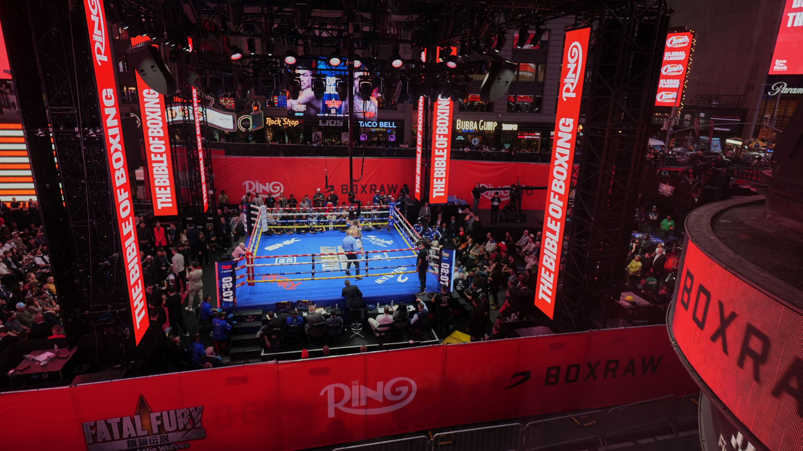 Fans watch Teofimo Lopez and Arnold Barboza Jr. fight during a super lightweight boxing match in Times Square Friday, May 2, 2025, in New York. (AP Photo/Frank Franklin II)