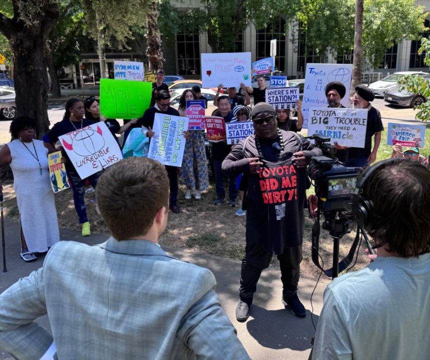 Hydrogen car protesters
