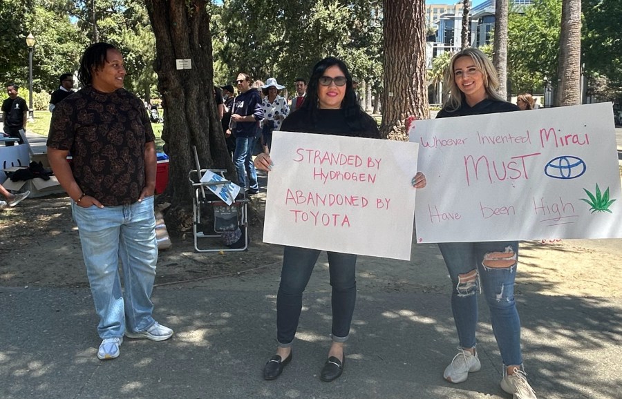 Hydrogen car protesters