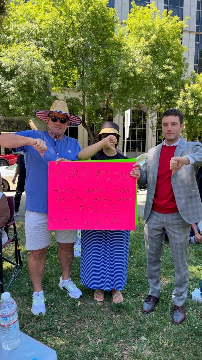 Hydrogen car protesters