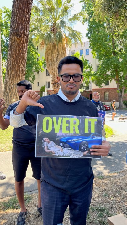 Hydrogen car protesters