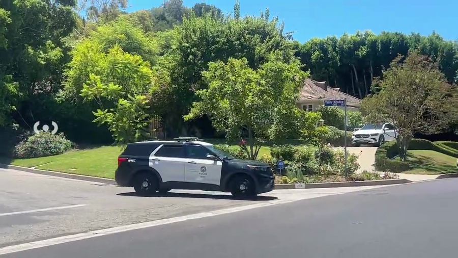 Video posted to the Citizen app shows the moment police responded to a break-in in Encino on July 24, 2025.