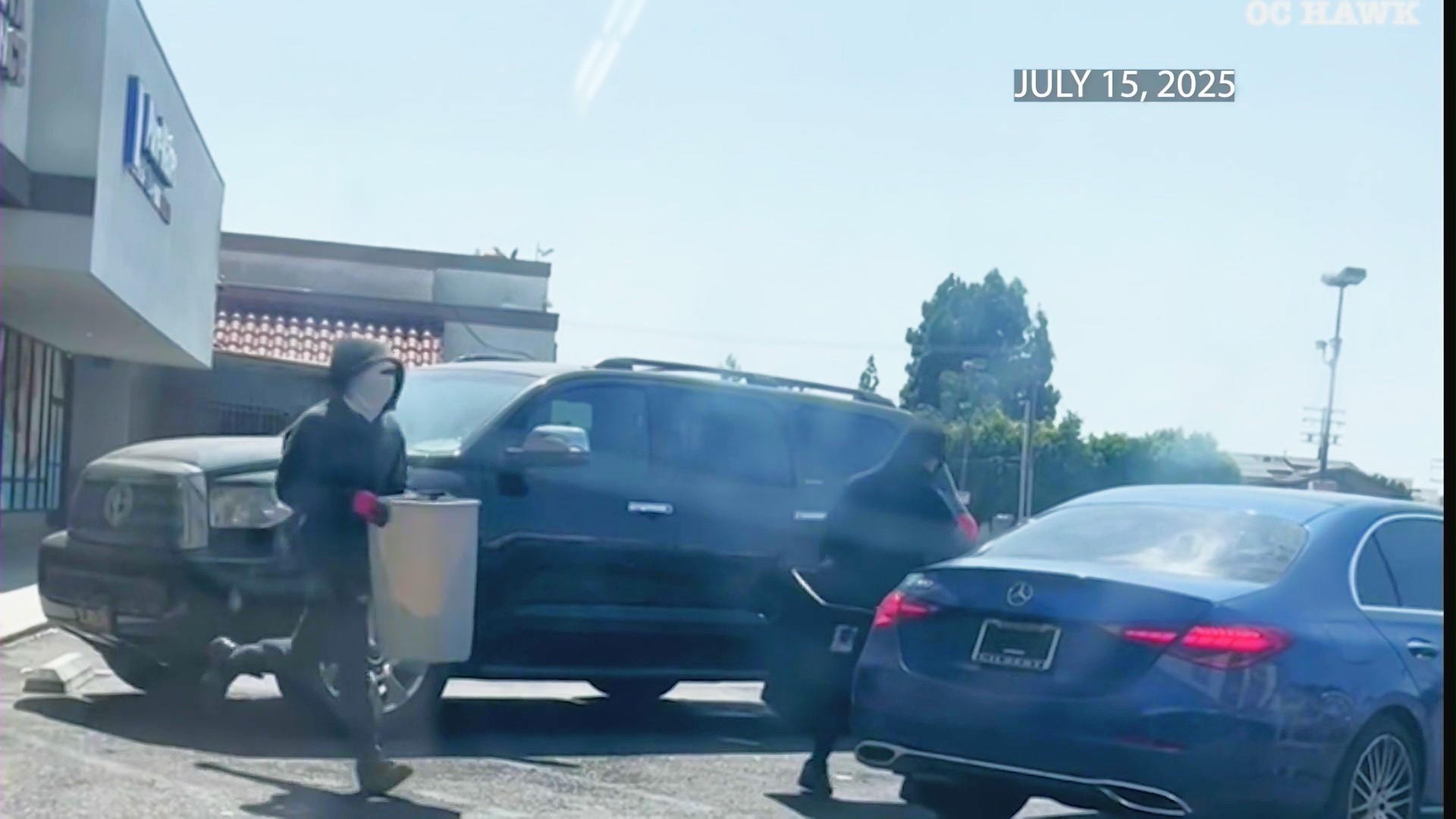 Cell phone video captured at least eight thieves fleeing Don Roberto Jewelry in Anaheim after ransacking the store and escaping with large bins full of jewelry on July 15, 2025. (OC Hawk)