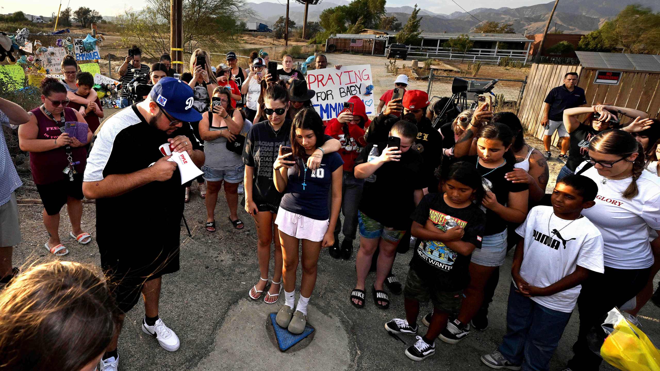 Local pastor David Hernandez, from Yucaipa, leads those gathered in prayer during a vigil for missing 7-month-old Emmanuel Haro outside the child's home in Cabazon, Calif. on Friday, Aug. 22, 2025. (Will Lester/The Orange County Register via AP)