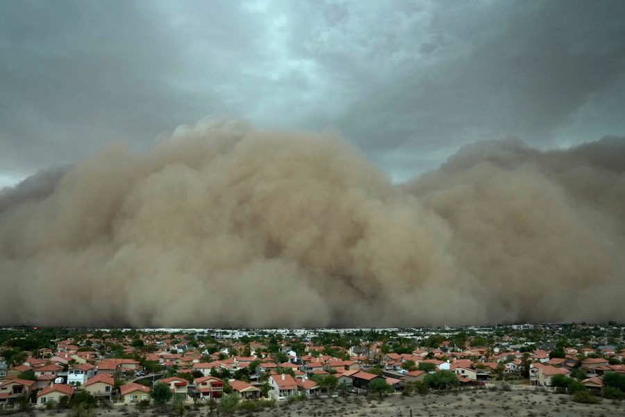 A giant dust storm approaches the Phoenix metro area as a monsoon storm pushes the dust into the air, Monday, Aug. 25, 2025, in Phoenix. (AP Photo/Ross D. Franklin)