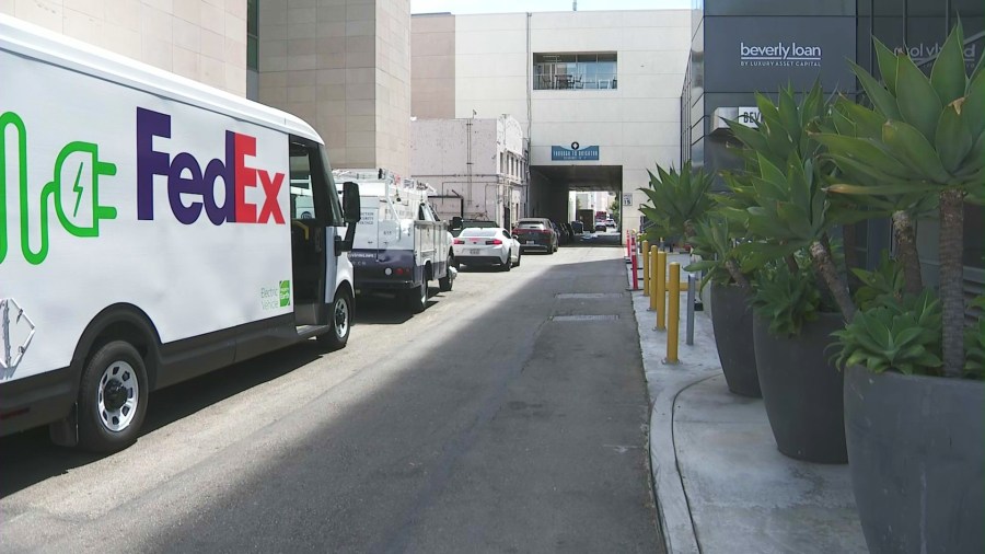 The alleyway where Camille Anderson was assaulted and robbed while she was walking with a friend in Beverly Hills. (KTLA)