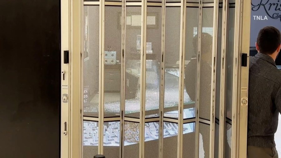 A group of smash-and-grab robbers ransacked a jewelry store at a Sherman Oaks mall before fleeing the scene in a getaway car on Sept. 3, 2025. (TNLA)