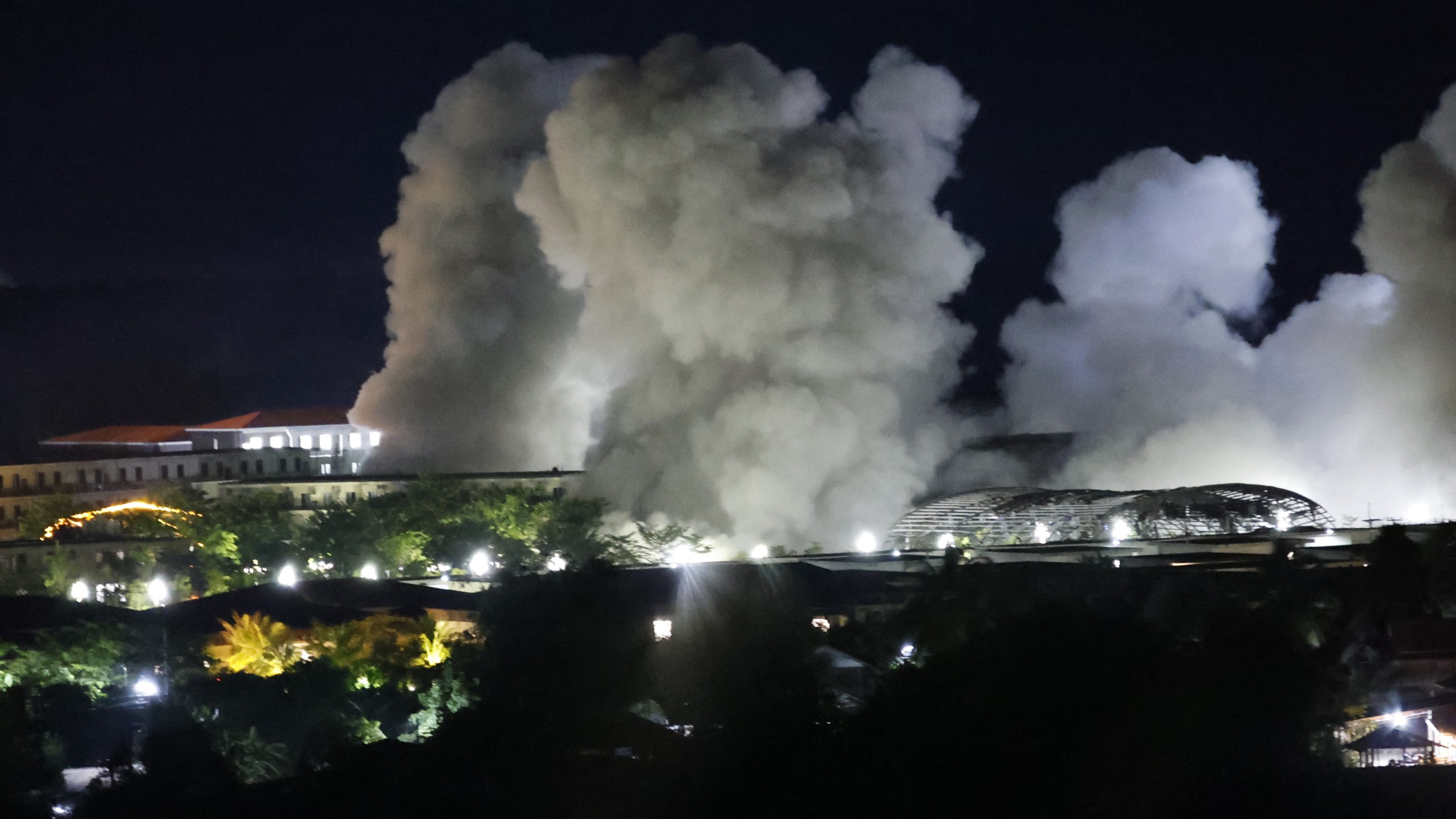 White smoke billows after an explosion at KK Park online scam center in Myawaddy township, Karen State, Myanmar, Saturday, Oct. 25, 2025. (AP Photo/Sarot Meksophawannakul)