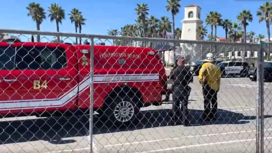 Several people were injured after a helicopter crashed onto a building in Huntington Beach on Oct. 11, 2025. (Citizen)