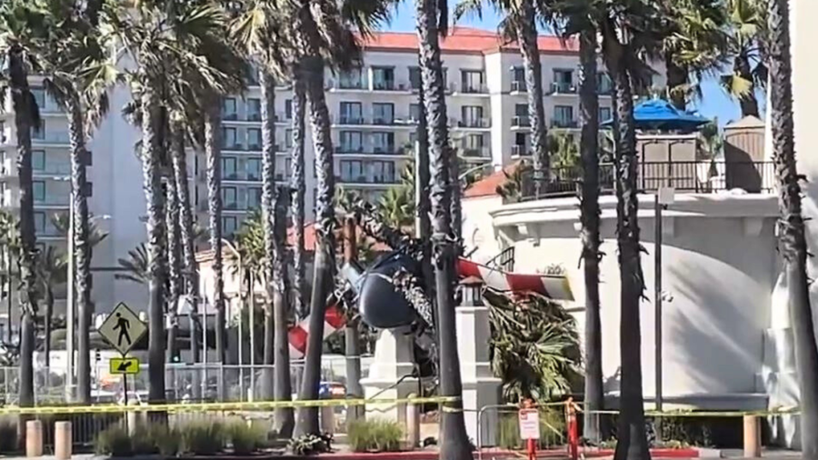 Several people were injured after a helicopter crashed onto a building in Huntington Beach on Oct. 11, 2025. (Citizen)